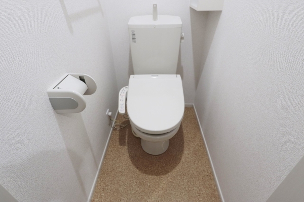 トイレ　温水シャワー付きトイレです