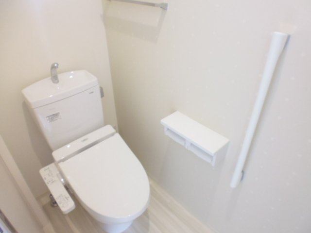 トイレ　ウォシュレット付き