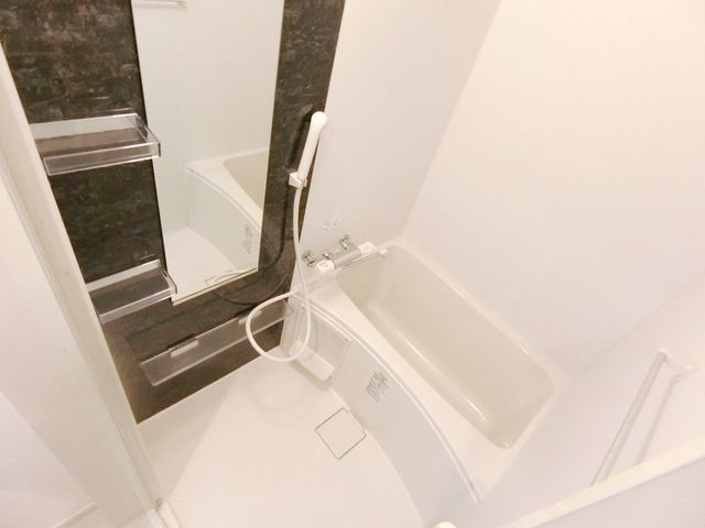 バス・シャワールーム　☆鏡付きお風呂☆