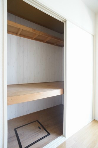 収納　衣服から布団類までたくさん収納することができます☆