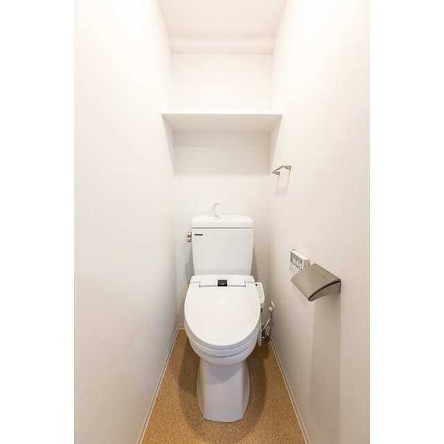 トイレ　温水洗浄便座。