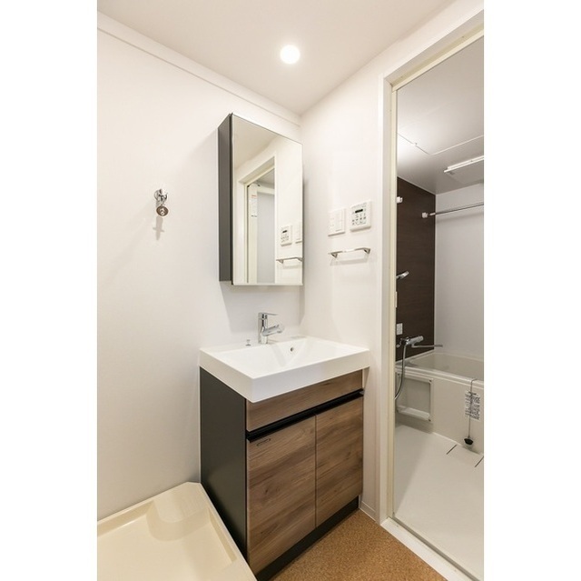 洗面設備　嬉しい独立洗面台付き。