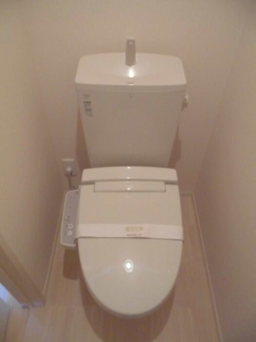 トイレ　※写真は同建物別のお部屋のものです。