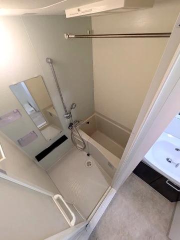 バス・シャワールーム　浴室乾燥機付きのバスルーム