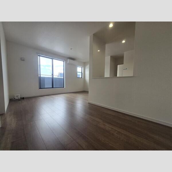 居室・リビング　掲載写真は同一建物内の別間取りの部屋を掲載おります。実際のお