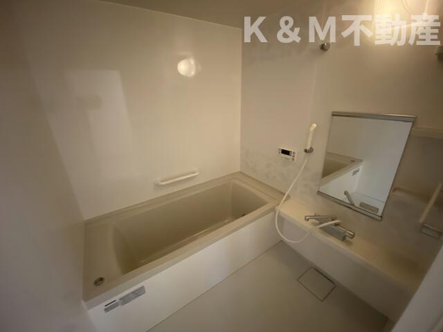 バス・シャワールーム　コンパクトで使いやすいお風呂です