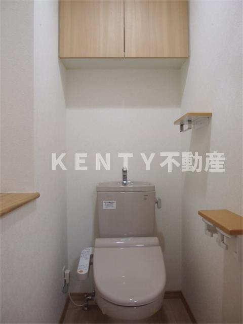 トイレ　落ち着いた色調のトイレです
