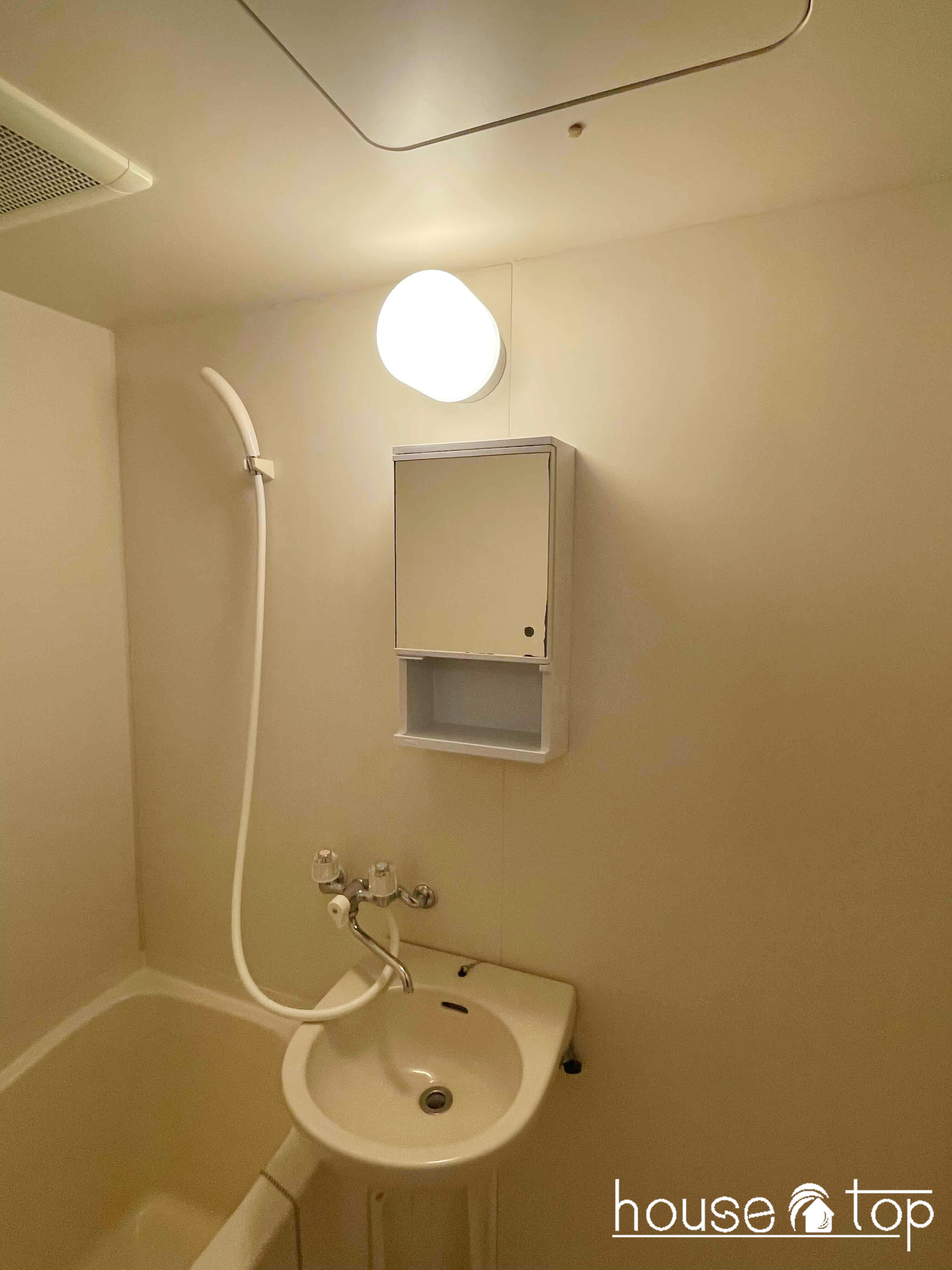 洗面設備　ウォシュレット付きトイレ！水廻りもリフォーム済みです♪