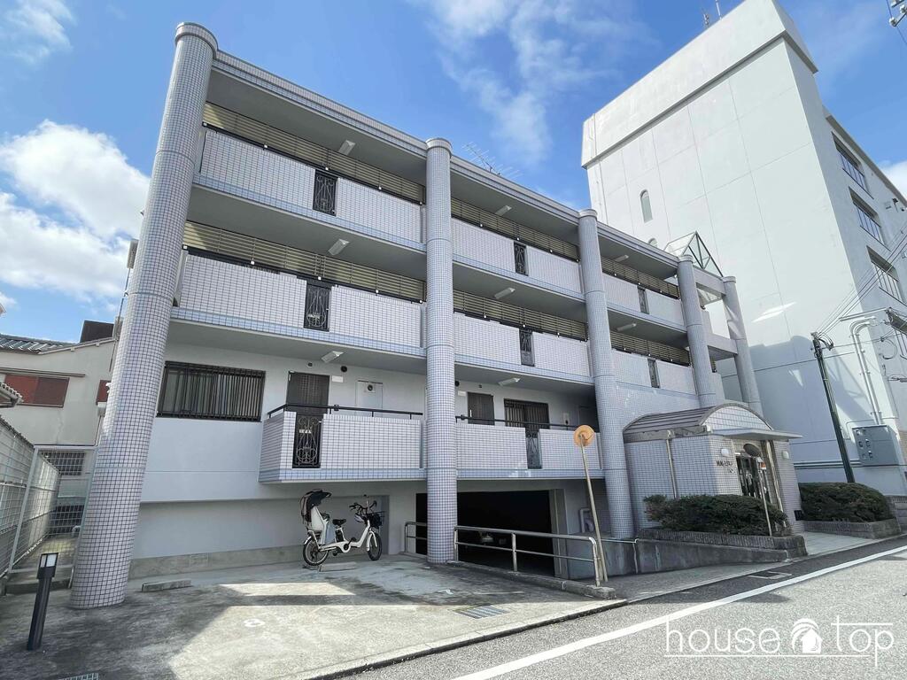 建物外観　閑静な住宅街に立地！エントランスも豪華なマンションです♪