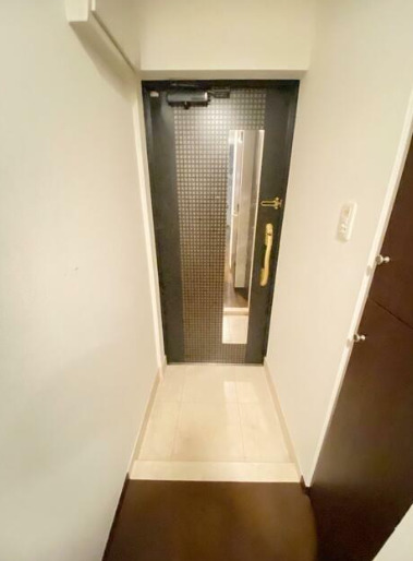 玄関　※別部屋の参考写真です。