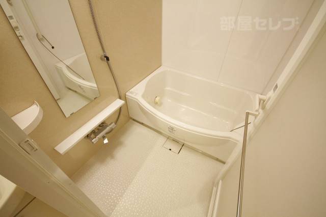 バス・シャワールーム　１０１号室の写真を使用しています。