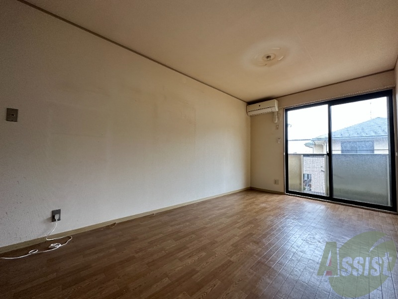 居室・リビング　広々とした開放感のあるお部屋でリラックス出来そう。