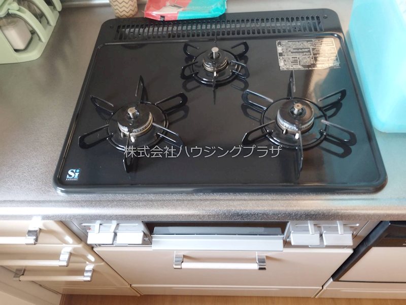 キッチン　ガス３口システムキッチン