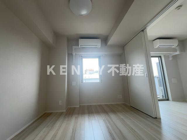 その他部屋・スペース　落ち着いた色調の寝室です