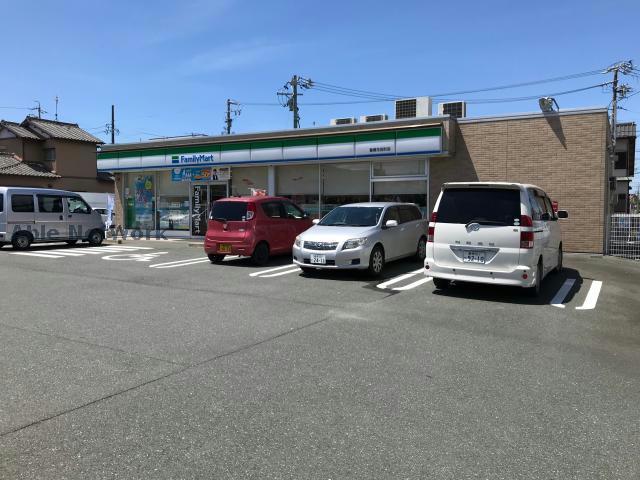 コンビニ　ファミリーマート豊橋花田町店（コンビニ）まで767m