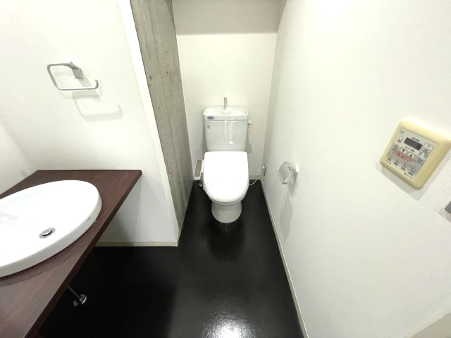 トイレ　イメージとして同マンション他部屋を表示しています