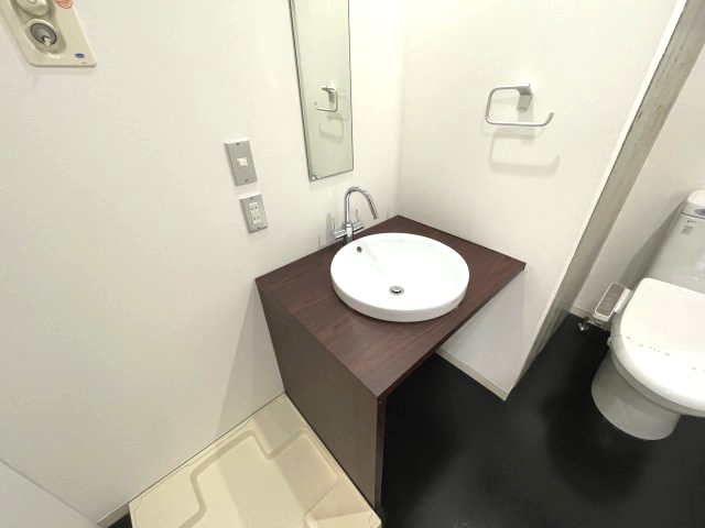 洗面設備　イメージとして同マンション他部屋を表示しています