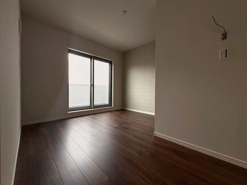 その他部屋・スペース　広くて明るい寝室