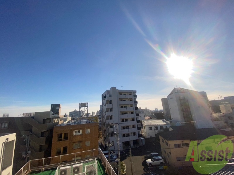 バルコニー　閑静な住宅街というイメージを受けました。