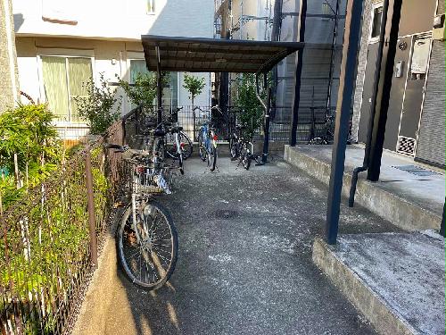 その他共有部分　屋根付き駐輪場完備