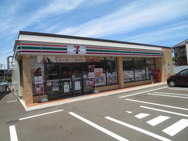 コンビニ　セブンイレブン（コンビニ）まで830m