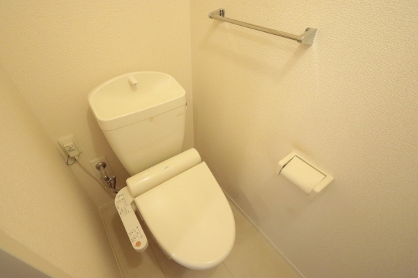 トイレ　温水シャワー付きトイレです