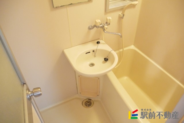 バス・シャワールーム　洗面台付きのお風呂♪