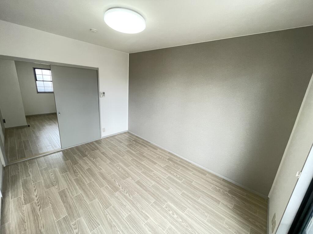 その他　クロスも床も明るい色調にしてます