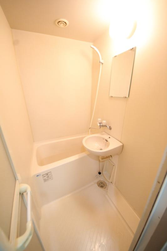 バス・シャワールーム　お風呂で日々の疲れを落としましょう