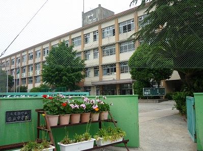 中学校　緑丘中学校（中学校）まで1400m