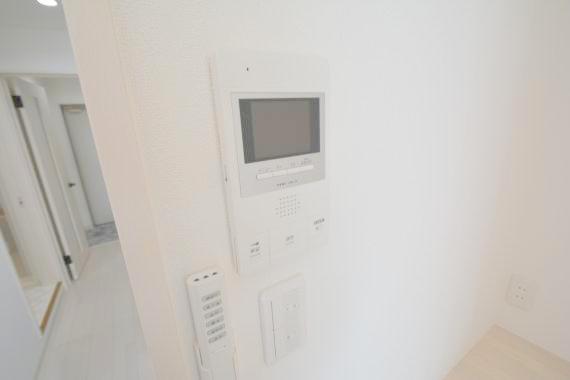 セキュリティ　TVモニターホンで来客が誰か確認してから開けて下さいね