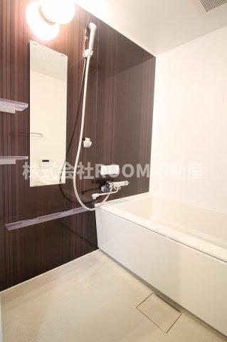 バス・シャワールーム　コンパクトで使いやすいお風呂です