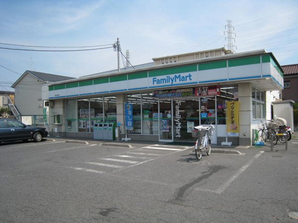 コンビニ　ファミリーマート（コンビニ）まで359m