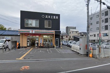 コンビニ　セブンイレブン（コンビニ）まで741m
