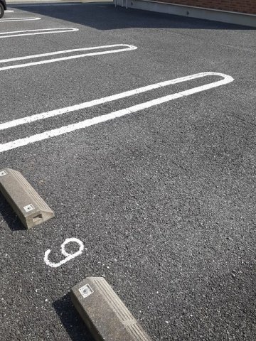 駐車場　駐車場に車を止められます