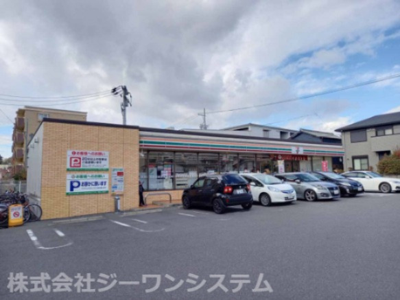 コンビニ　セブンイレブン（コンビニ）まで478m