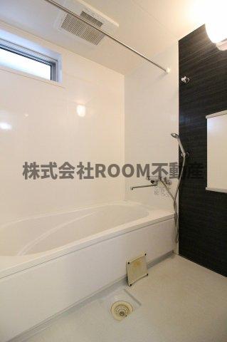 バス・シャワールーム　コンパクトで使いやすいお風呂です