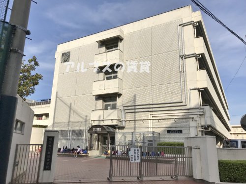 中学校　横浜市立共進中学校（中学校）まで204m