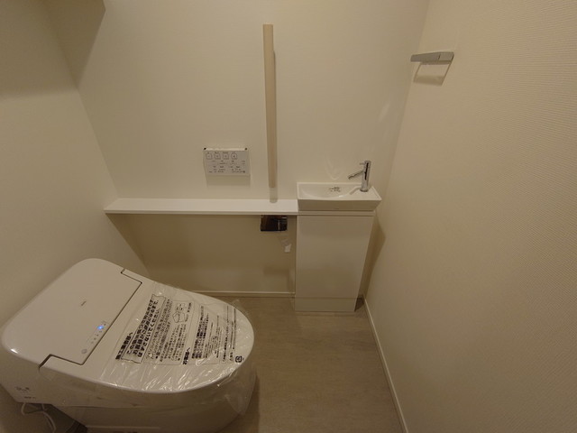 トイレ　※写真は同タイプ住戸です。