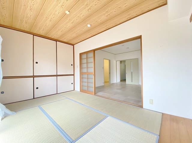 収納　大きな押入ございます