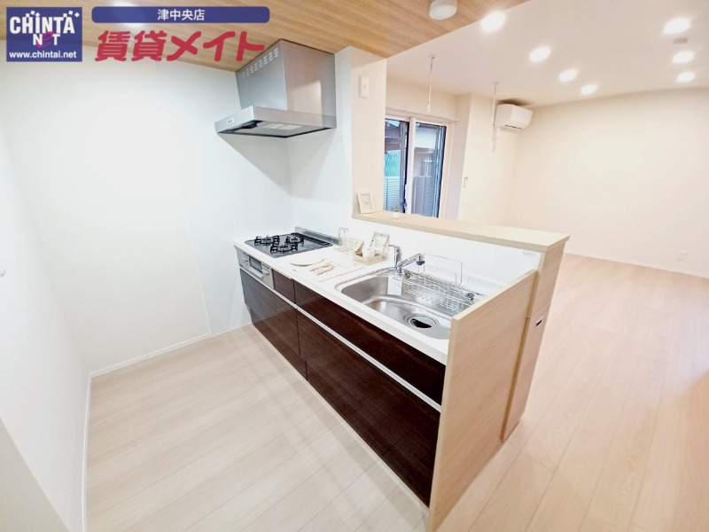 キッチン　同物件別室反転写真