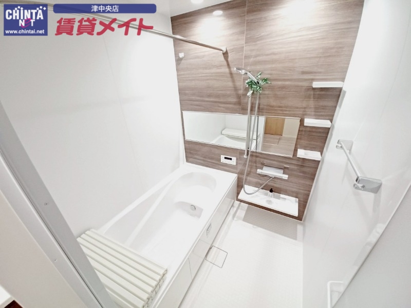 バス・シャワールーム　同物件別室反転写真