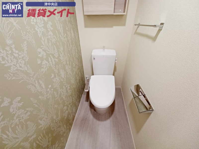 トイレ　同物件別室反転写真