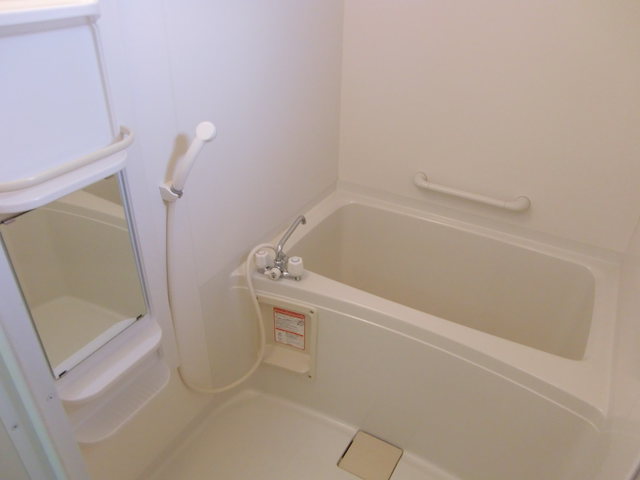 バス・シャワールーム　参考写真（同建物反転タイプ別部屋のものです）