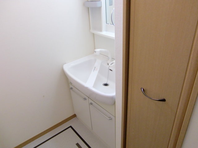 洗面設備　参考写真（同建物反転タイプ別部屋のものです）