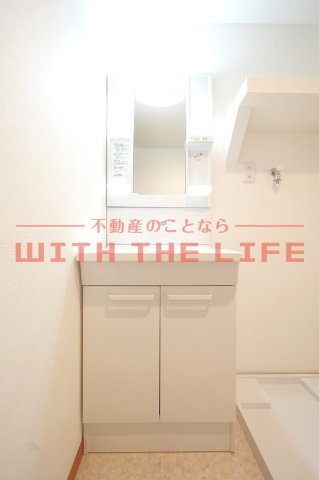 洗面設備　独立洗面化粧台が付いています