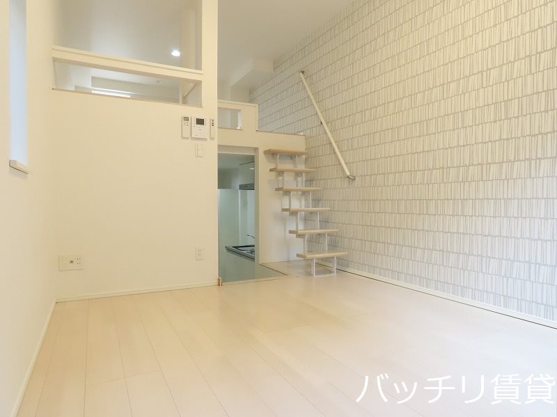 居室・リビング　別号室の画像の為、現状を優先いたします