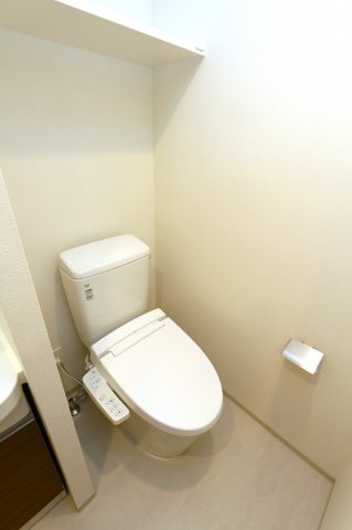 トイレ　参考写真（同物件別部屋）