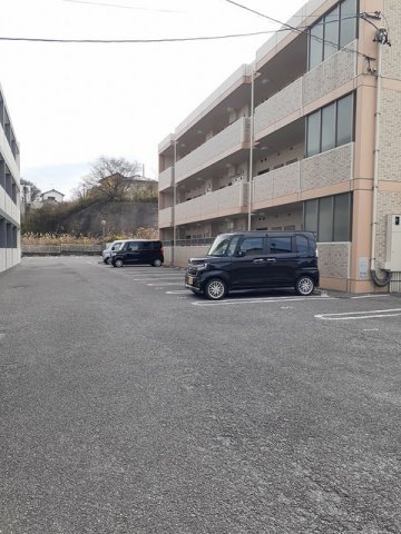 駐車場　駐車場に車を止められます