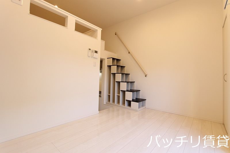 居室・リビング　同型タイプの為、現状を優先致します。